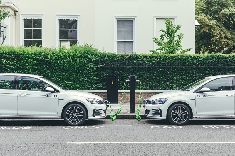 Hybrid vs EV Differences - Two cars parked face to face